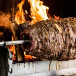 Cağ Kebab Turki: Teknik Memasak Domba Horizontal Jadi Tren