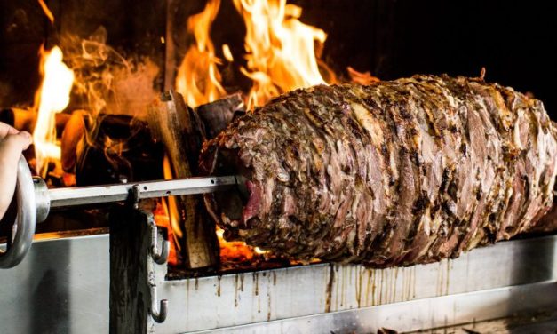 Cağ Kebab Turki: Teknik Memasak Domba Horizontal Jadi Tren