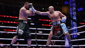 Tyson Fury Dominasi Makhmudov, Tantang Anthony Joshua