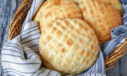 Menikmati Komplet Lepinja: Roti Pipih Unik Serbia Yang Lumer