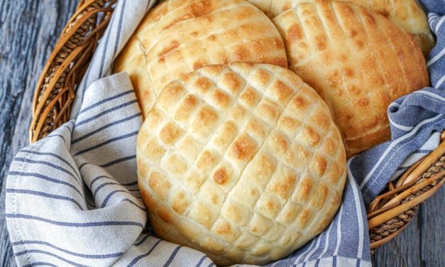 Menikmati Komplet Lepinja: Roti Pipih Unik Serbia Yang Lumer