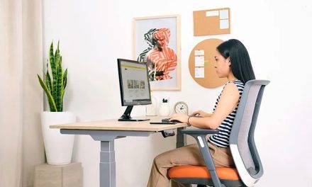 Cara Mengatur Kursi Dan Meja Kerja Mencegah “Bungkuk Digital”