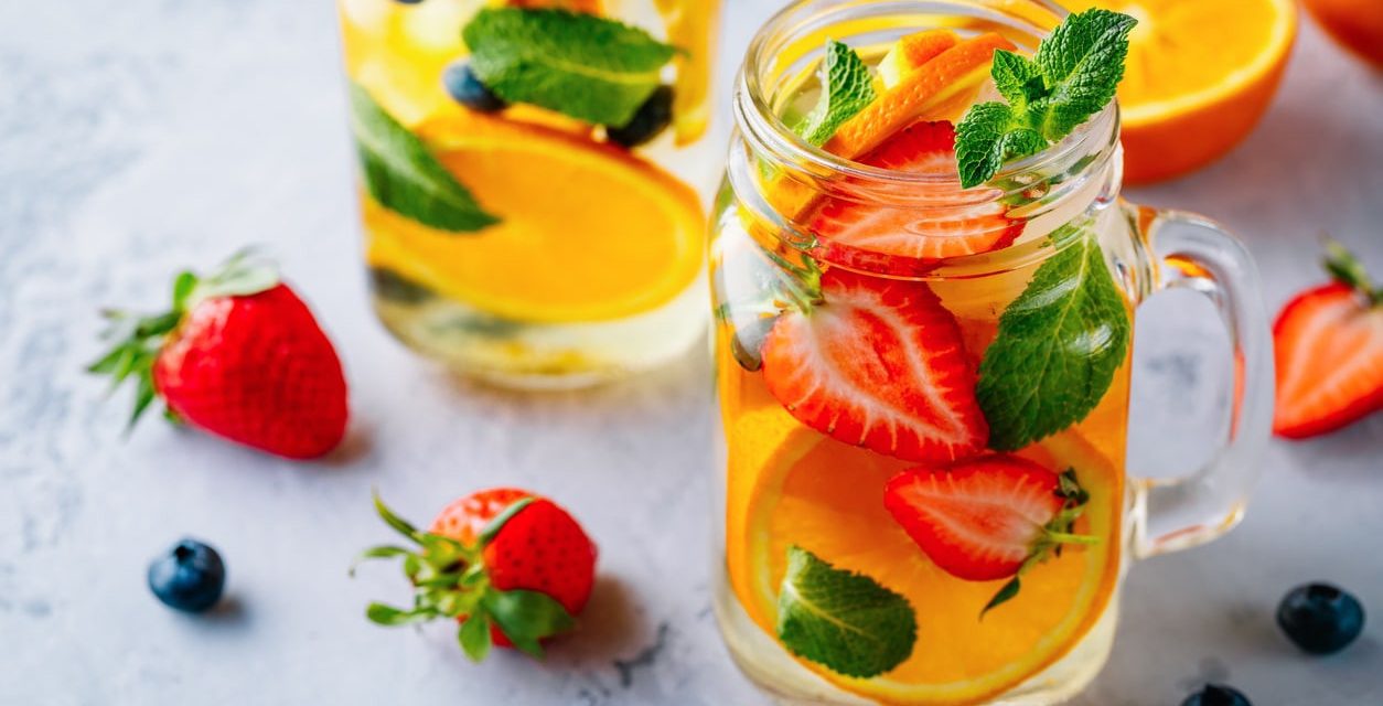 Infused Water 2.0: Kombinasi Rempah & Buah Untuk Detoks Liver