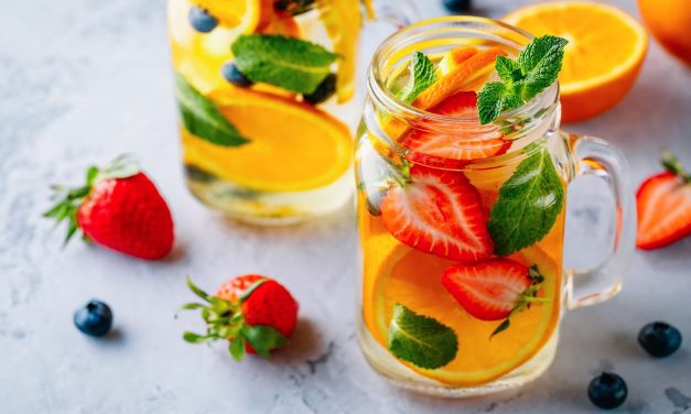 Infused Water 2.0: Kombinasi Rempah & Buah Untuk Detoks Liver