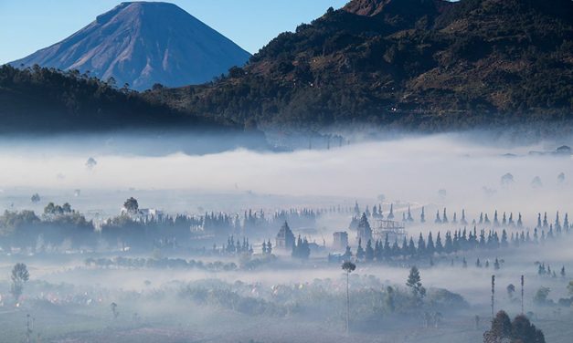 Kawasan Dieng Kembali Membeku Dan Diselimuti Es Pagi Ini