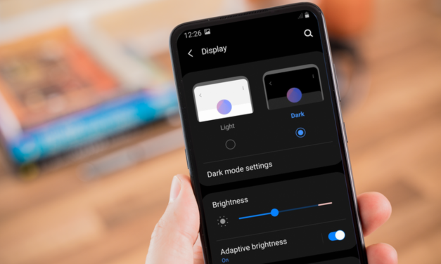 Hack Hemat Baterai HP: Wallpaper Hitam Total Bisa Bikin Awet