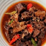 Rabeg Khas Cilegon: Olahan Jeroan Kambing Kuah Manis-Pedas