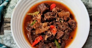 Rabeg Khas Cilegon: Olahan Jeroan Kambing Kuah Manis-Pedas