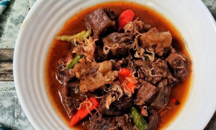 Rabeg Khas Cilegon: Olahan Jeroan Kambing Kuah Manis-Pedas