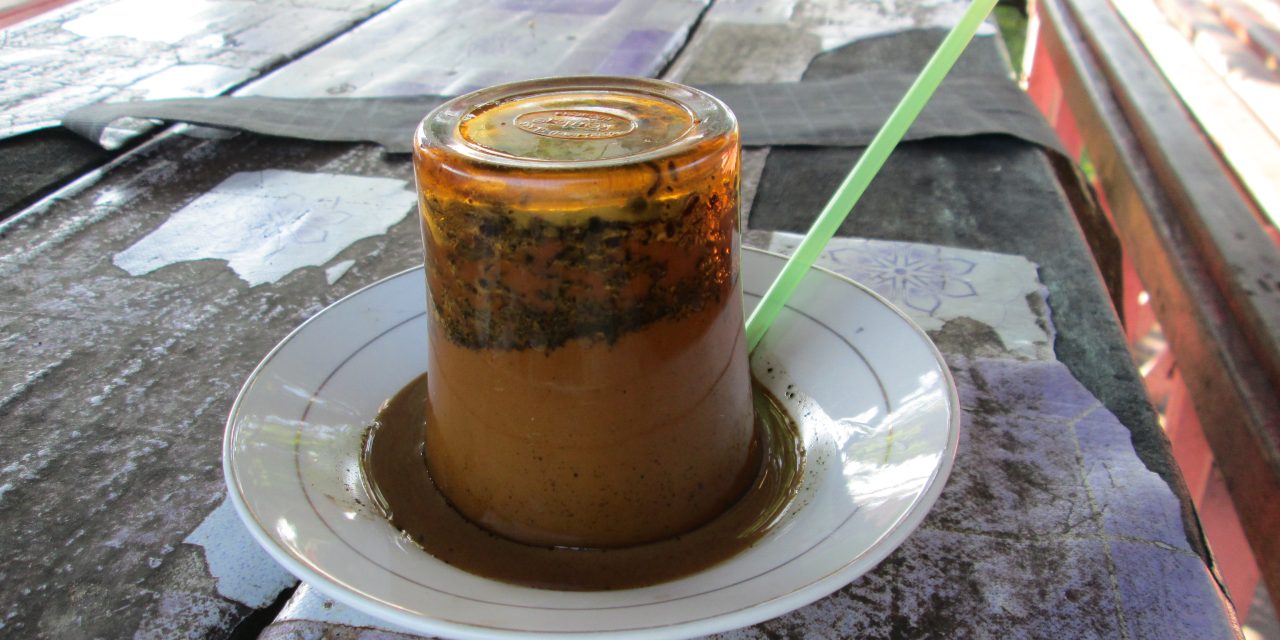 Mengenal Kopi Khop, Kuliner Kopi Gelas Terbalik Khas Aceh