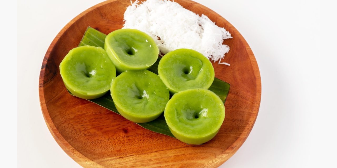 Kue Lumpang Khas Palembang: Manis Harum Suji Dengan Kelapa