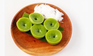 Kue Lumpang Khas Palembang: Manis Harum Suji Dengan Kelapa