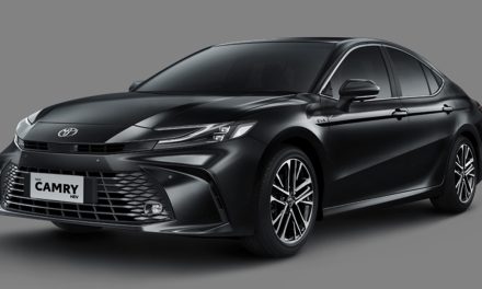 Toyota Camry Hybrid Terbaru: Tampil Ala Prius Dan Elektrifikasi