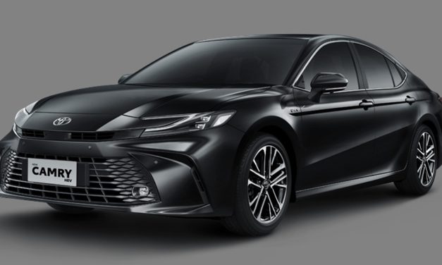 Toyota Camry Hybrid Terbaru: Tampil Ala Prius Dan Elektrifikasi