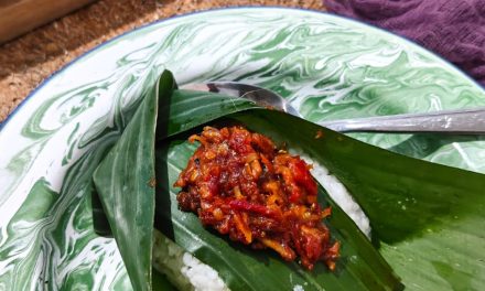 Nasi Kucing Khas Angkringan Solo: Nasi Kecil Berbalut Sambal Teri