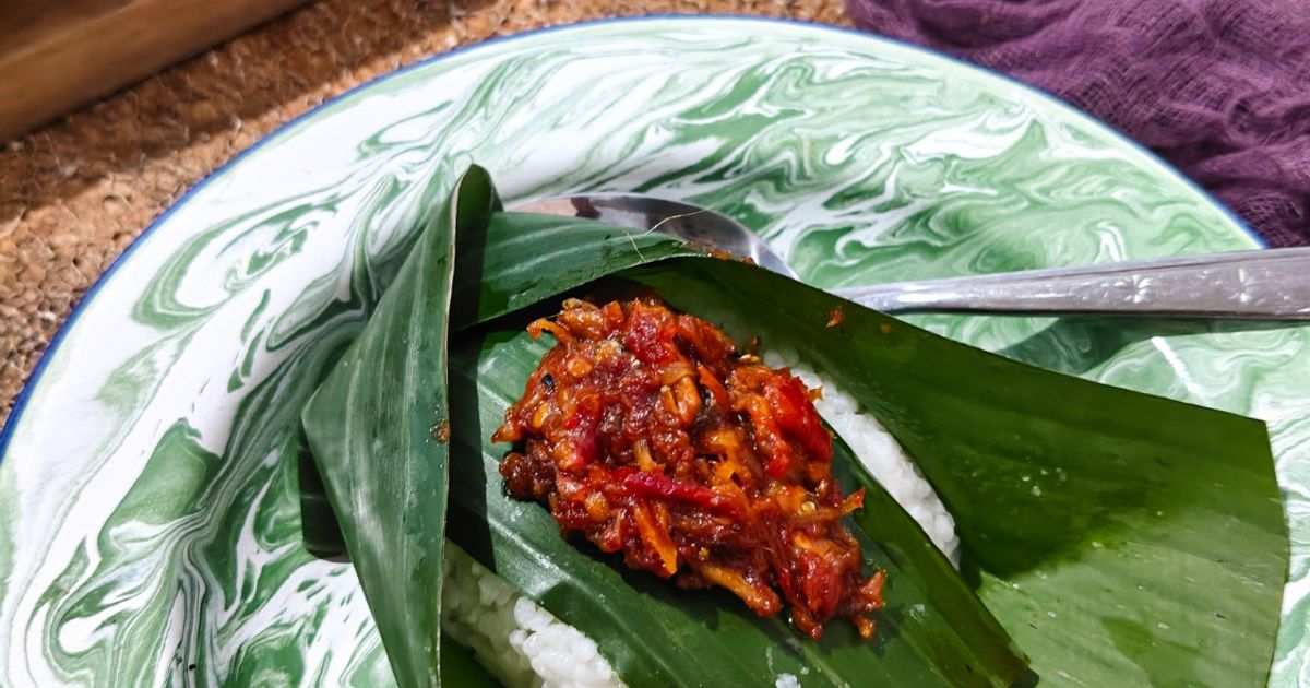 Nasi Kucing Khas Angkringan Solo: Nasi Kecil Berbalut Sambal Teri