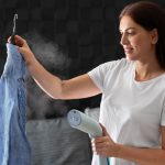 Cara Merapikan Baju Pakai Efek Steam Kamar Mandi