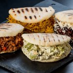Menikmati Arepas Khas Venezuela Isi Daging Suwir Dan Keju