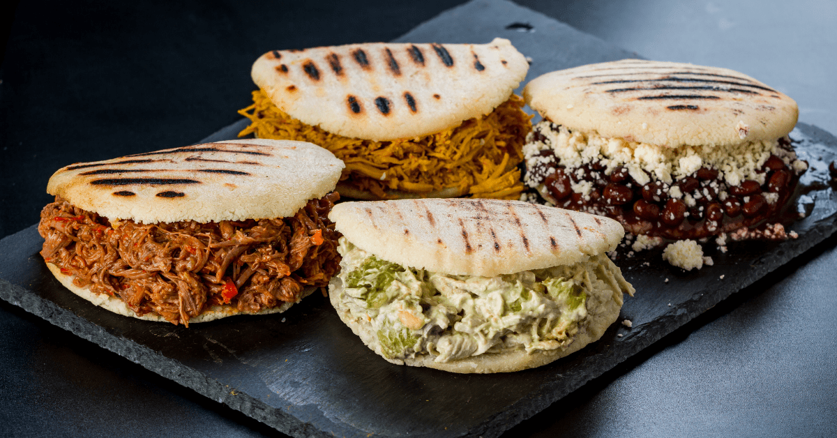 Menikmati Arepas Khas Venezuela Isi Daging Suwir Dan Keju