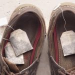 Cara Alami Menghilangkan Bau Apek Pada Sepatu Olahraga