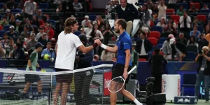 Pertahanan Daniil Medvedev Redam Agresivitas Stefanos Tsitsipas