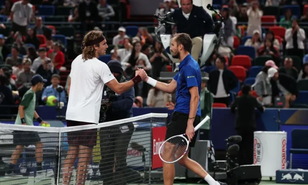 Pertahanan Daniil Medvedev Redam Agresivitas Stefanos Tsitsipas