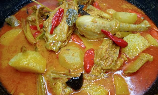 Gulai Ayam Kampung Mukomuko: Paduan Cabai Dan Asam Kandis
